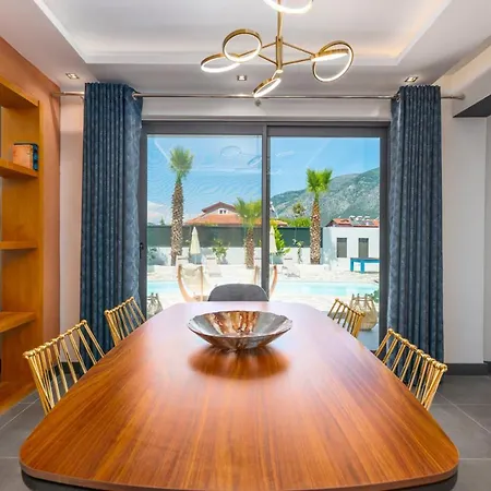 Sleeps 5 With Pool Air Con And Wifi