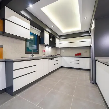 Βίλα Sleeps 5 With Pool Air Con And Wifi Ολουντενίζ
